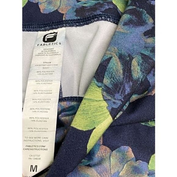 Fabletics Women's Superbloom Define PowerHold® Mid-Rise Capri Leggings Medium - Picture 4 of 10